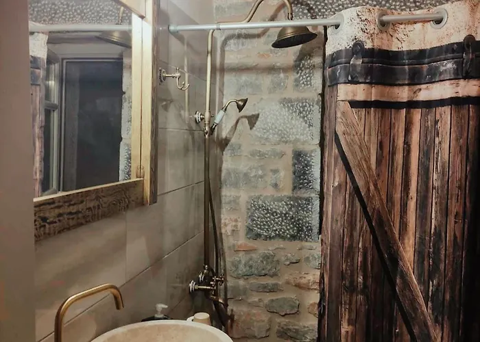 Crown House In * Areópoli