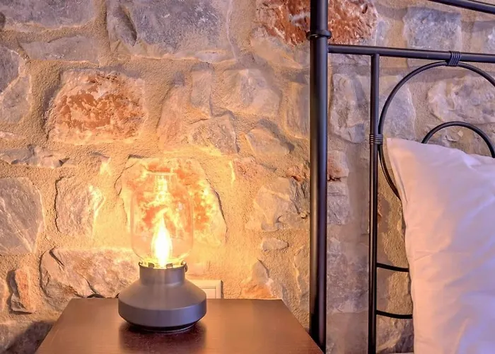 Crown House In Areópoli