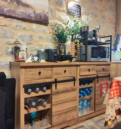 Crown House In * Areópoli