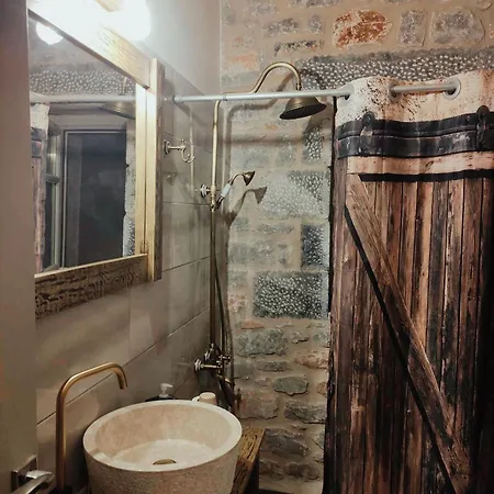 Crown House In * Areopoli