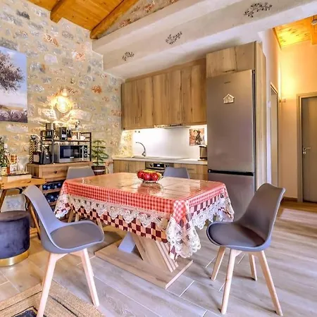 Crown House In Feriehus