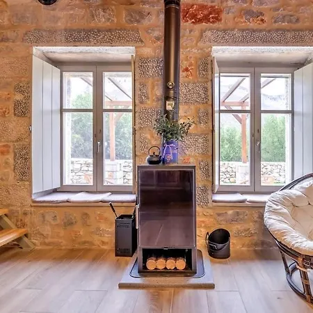 Crown House In Feriehus Areopoli