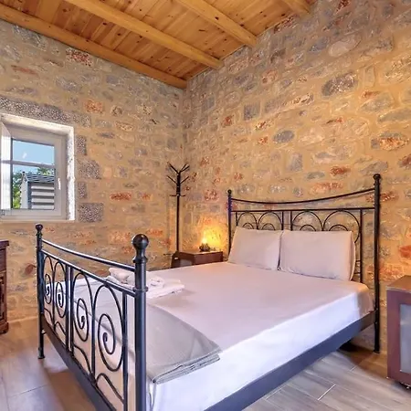 Crown House In Areopolis Holiday home *