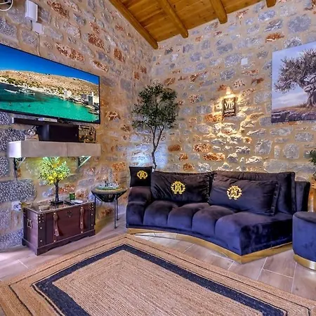 Crown House In 度假居