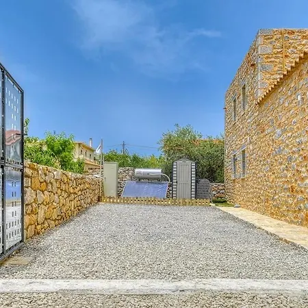 Crown House In Areopolis