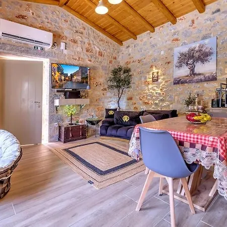Crown House In Areopolis Holiday home *