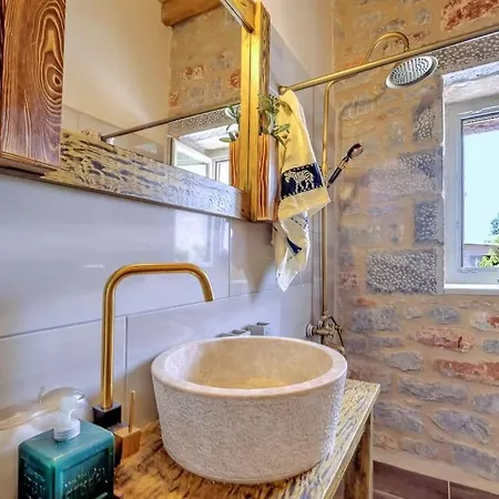 度假居 Crown House In