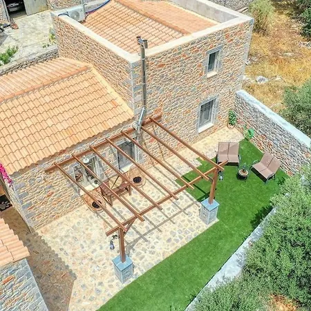 Dom wakacyjny Crown House In Areopolis *