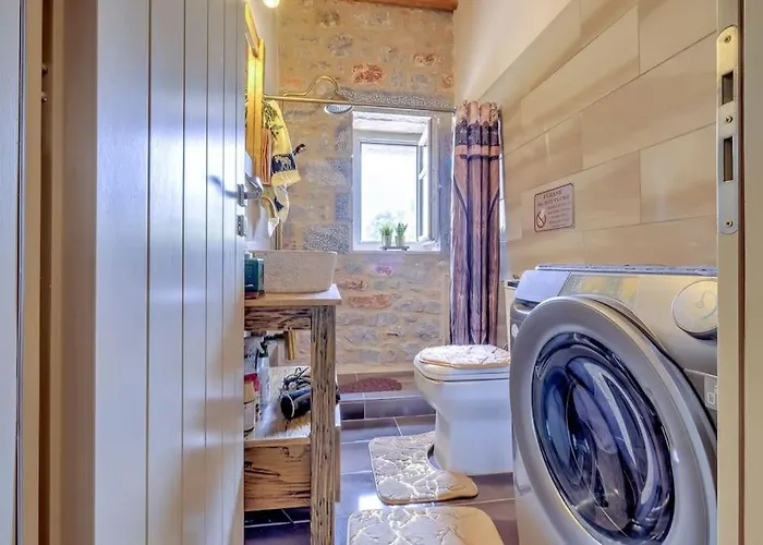 Crown House In * Areopoli