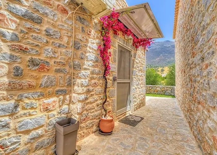 Crown House In Areopoli