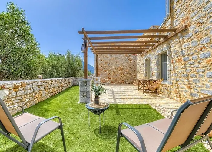 Crown House In * Areopoli